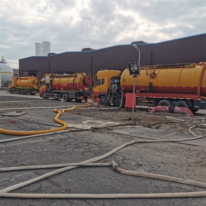 栾川污水池清理