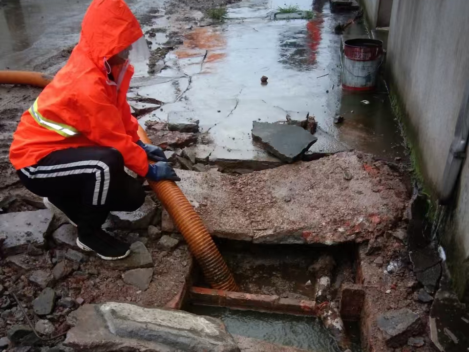 栾川专业清理污水池 炜誉市政以规范流程守护城市 “肠道”